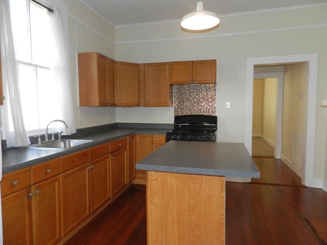 Building Photo - 329 N Bernadotte St