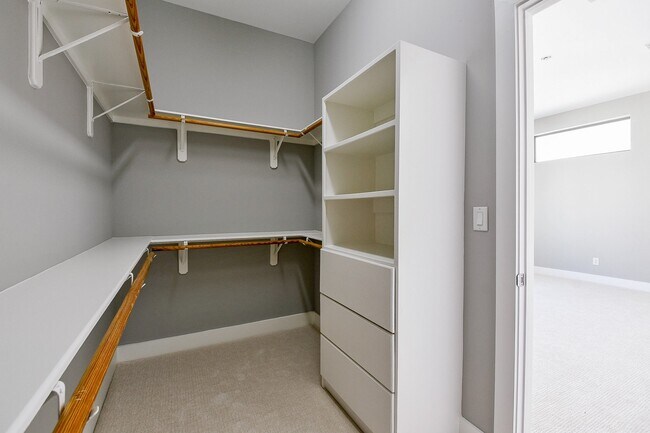 Building Photo - 3215 Garrow St