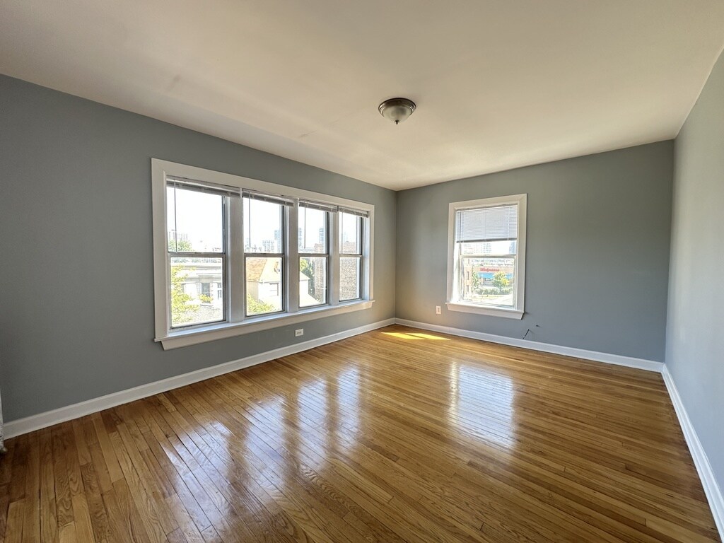 Building Photo - 5662 N Ridge Ave