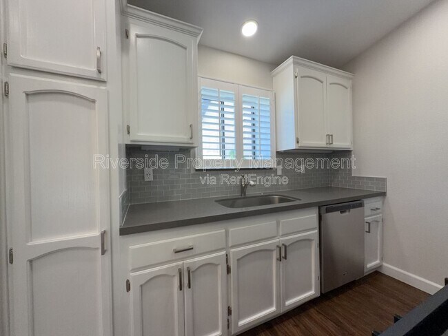 Building Photo - 9505 Arlington Ave