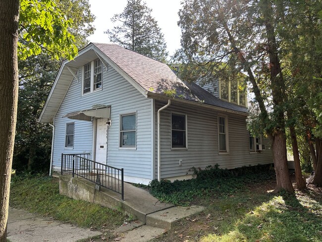 Building Photo - Wyomissing Boro 3 bedroom 2 bath Coming soon!