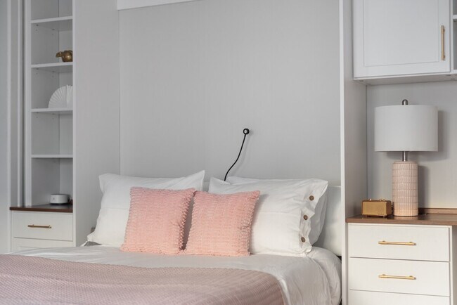 Building Photo - 2015 NW Flanders St