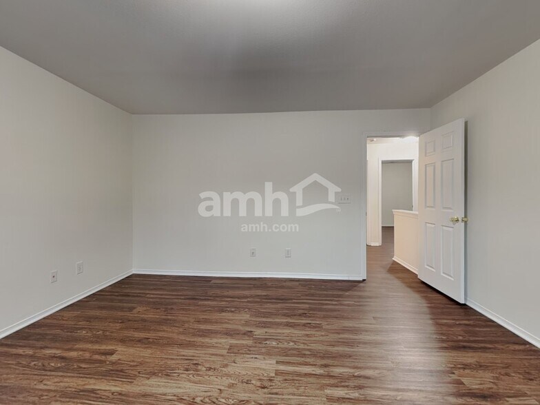 Building Photo - 8443 Redding Glen Ave