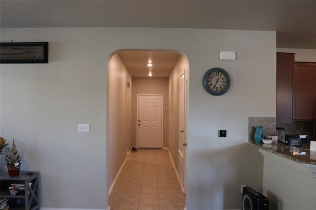 Building Photo - 321 Parrot Tulip View