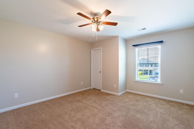 Building Photo - 3733 Moseley Dr