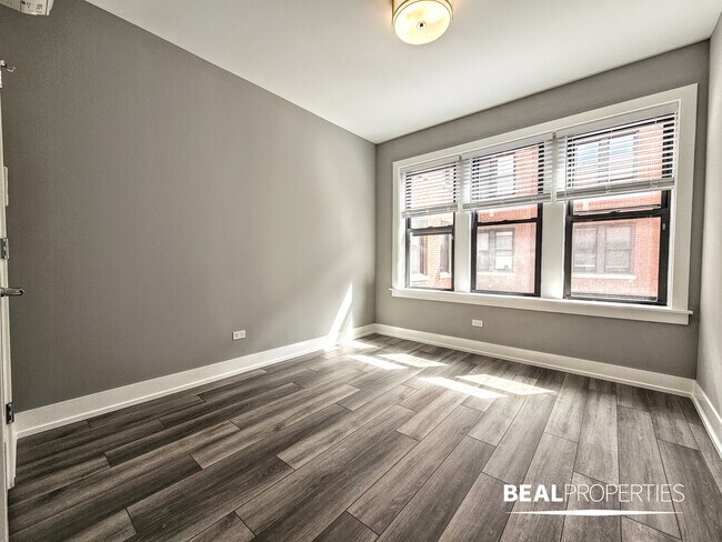 Building Photo - 3941 N Janssen Ave