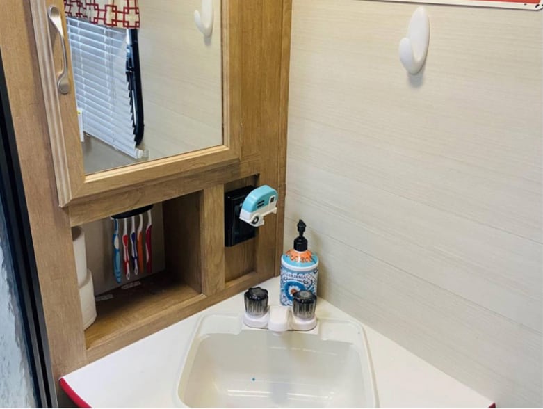 Building Photo - 315 Osborne St