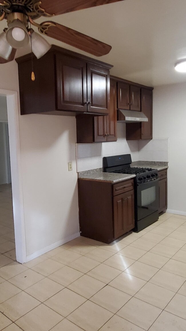 Building Photo - 18436 Roslin Ave