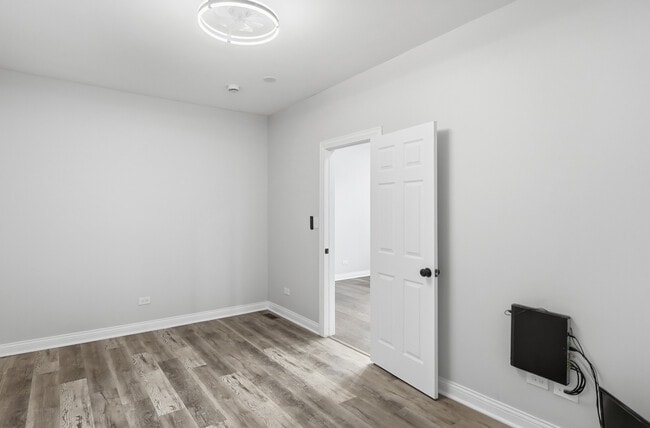 Building Photo - 7823 S May St