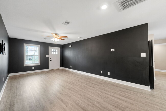 Building Photo - 3058 Ft Sumter Dr