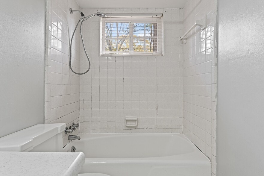 Building Photo - 34 Knoxbury Terrace