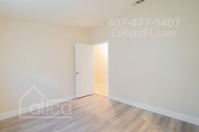 Building Photo - 932 21st St