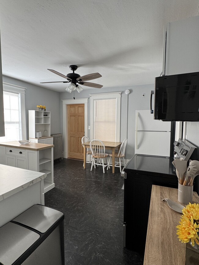 Building Photo - 84 Kimball St