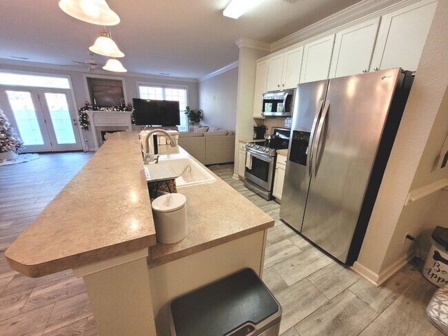 Building Photo - Gorgeous Townhome-Style Condo in Virginia Beach!