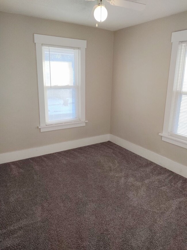 Building Photo - House 3 bedroom 1 bathroom