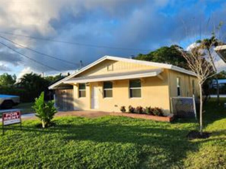 Building Photo - 953 NE 34th St