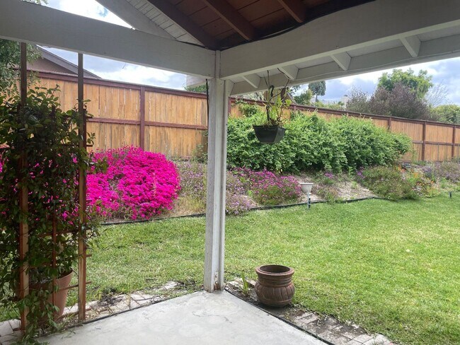 Building Photo - Starlight Ridge 1 story