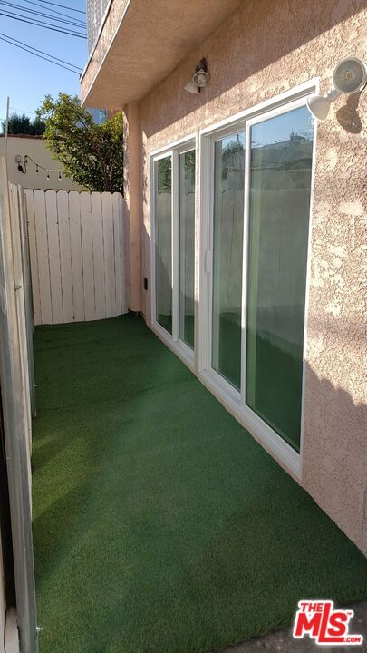 Building Photo - 418 S Roxbury Dr