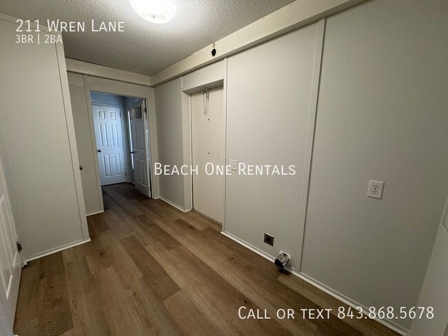 Building Photo - 211 Wren Ln