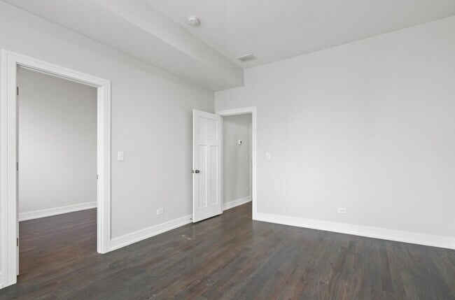 Building Photo - 1321 S Lawndale Ave