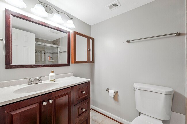 Building Photo - 2 Bedroom 2 Bathroom Condo Available for Rent