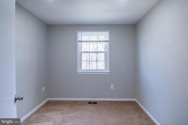 Building Photo - 9709 Lakepointe Dr