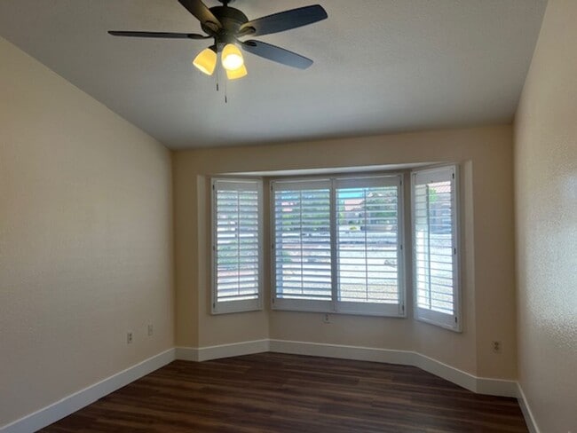 Building Photo - Beautifully Updated 2 Bedroom, 2 Bathroom ...