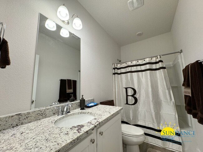 Building Photo - Stunning 4 Bedroom Home in Hillwood Estates, Crestview!