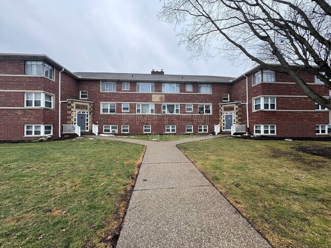 Building Photo - 1946 White Pond Dr