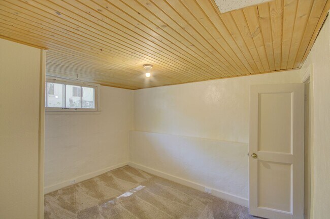 Building Photo - 2257 S Franklin St