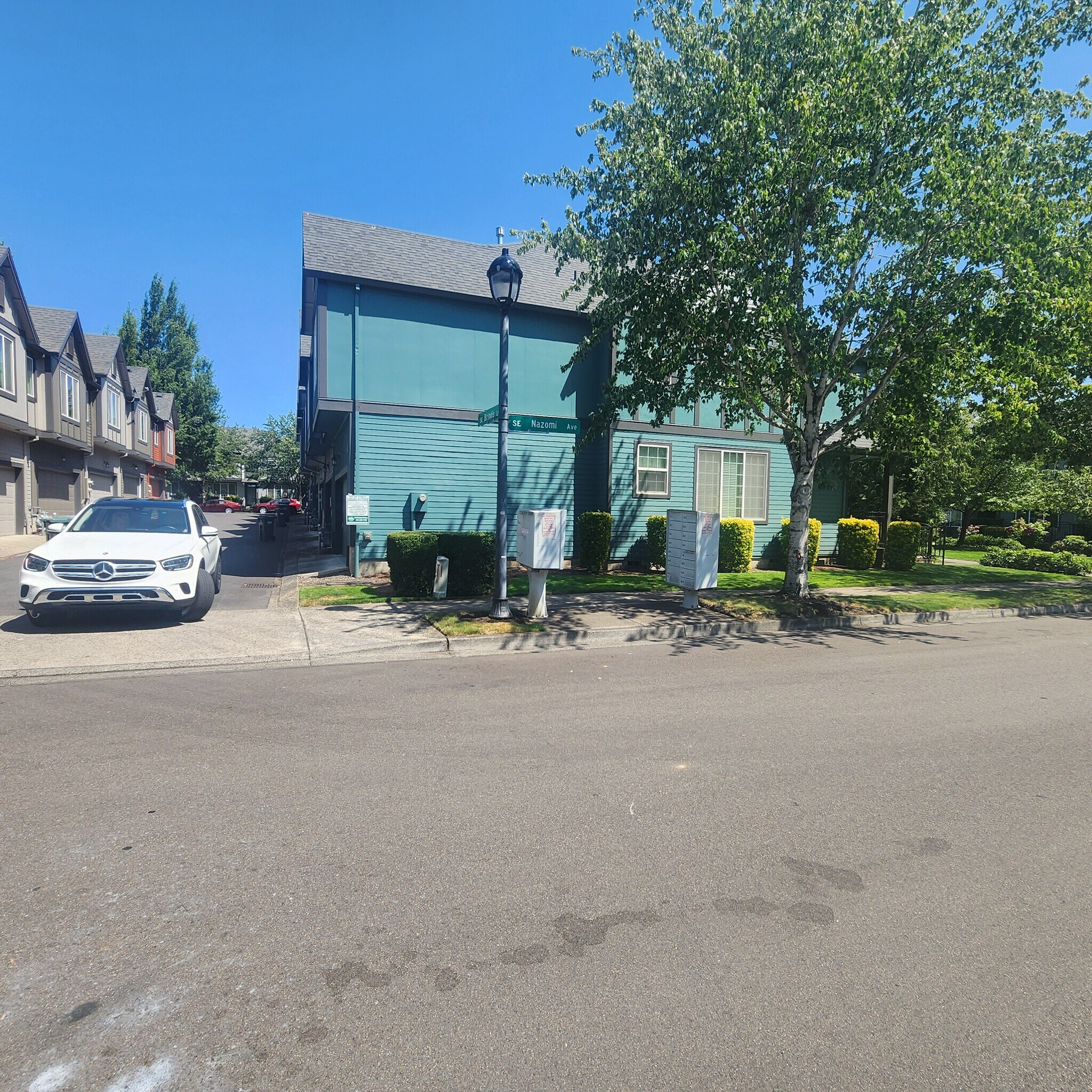 Building Photo - 1038 SE Nazomi Ave