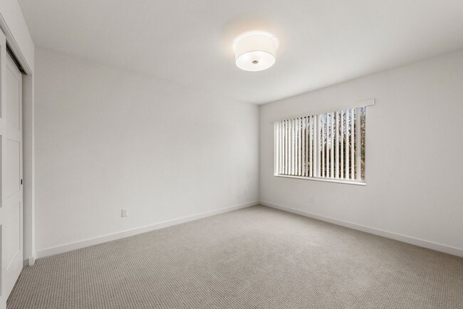 Building Photo - Modern 3 Bed 3.5 Bath Townhome with Garage, Balcony and Fenced Yard Near Light Rail