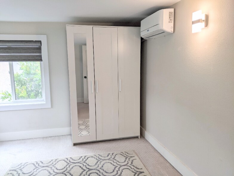 Building Photo - 835 N Raymond Ave