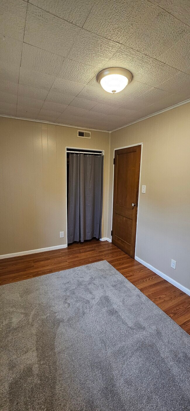 Building Photo - 2085 Bellefontaine Ave