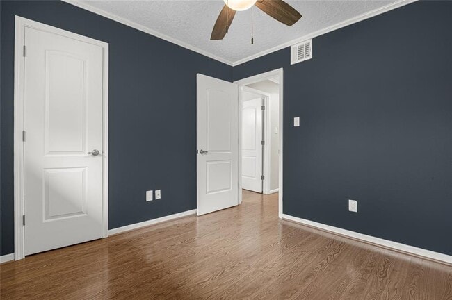 Building Photo - 319 Forest Lake Dr