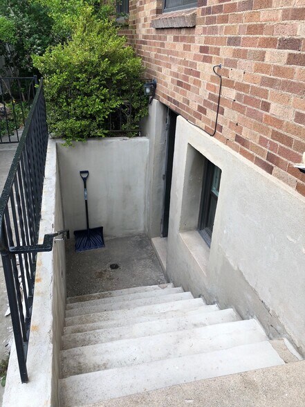 Private basement entrance. - 469 G St