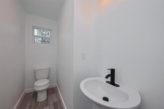 Building Photo - 9003 Hilda St
