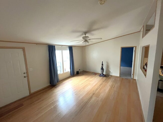 Building Photo - Great Location! 3 Bed, 2 Bath West-Flagstaff Home - Students & Pets OK! Avail Aug 10th!