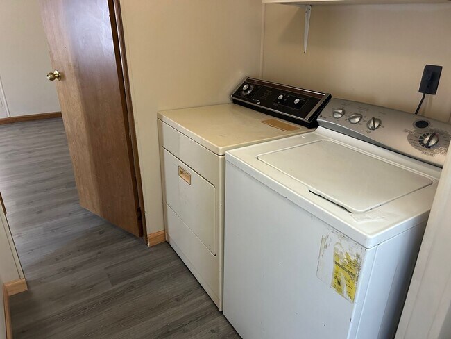 Building Photo - 2 Bedroom / 2 Bath Mobile Home  Kingsport TN