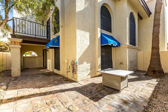 Building Photo - 5002 E Siesta Dr