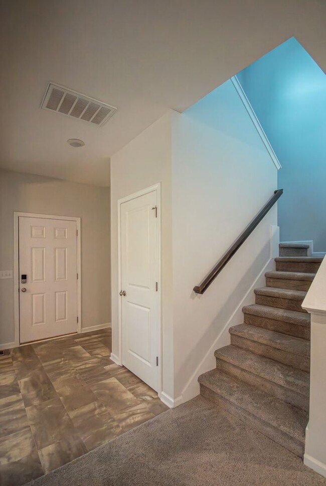 Building Photo - 57 White Pine Way