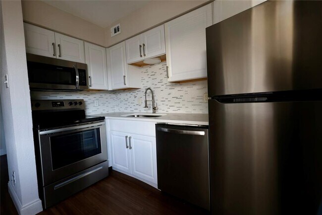 Building Photo - 1840 Burton Dr