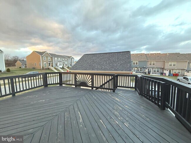 Building Photo - 60 Deerbrook Dr