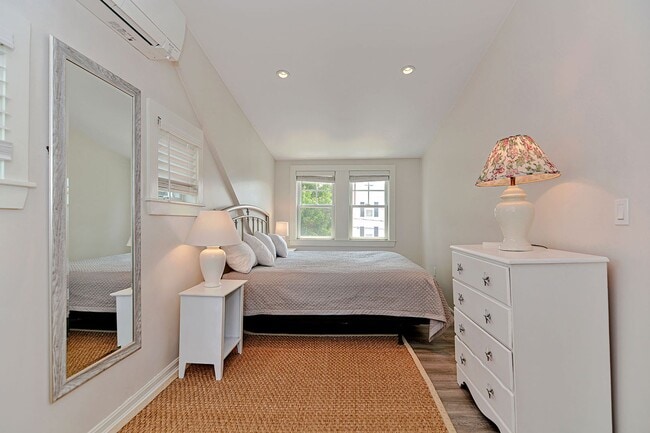Building Photo - WINTER RENTAL: Changes In Latitude (Dogs Welcome!)