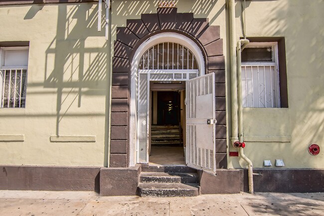 Building Photo - mon5233