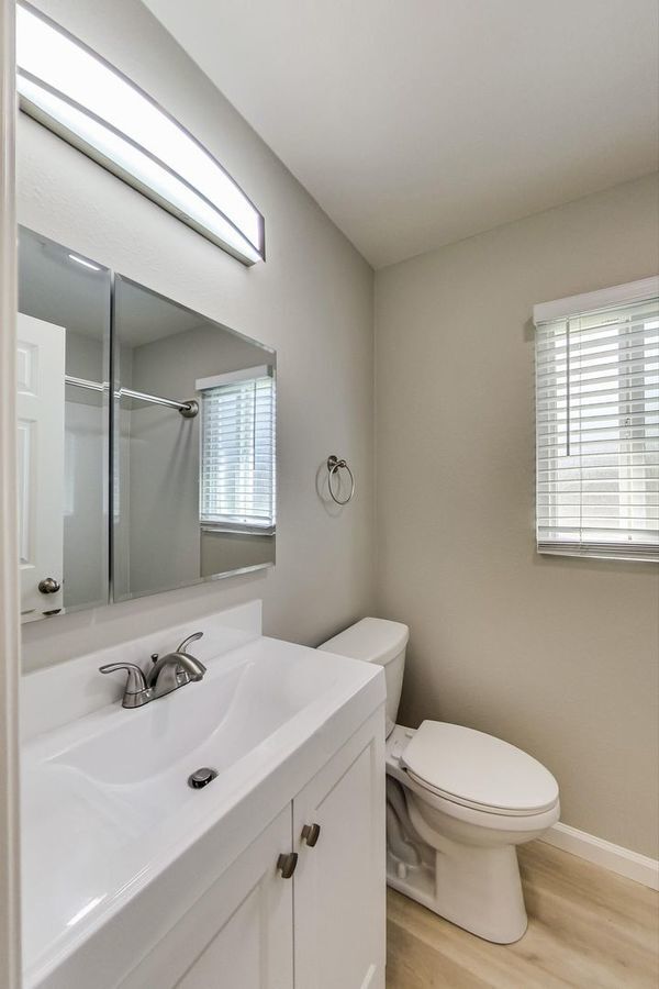 Building Photo - 1549 San Carlos Ave