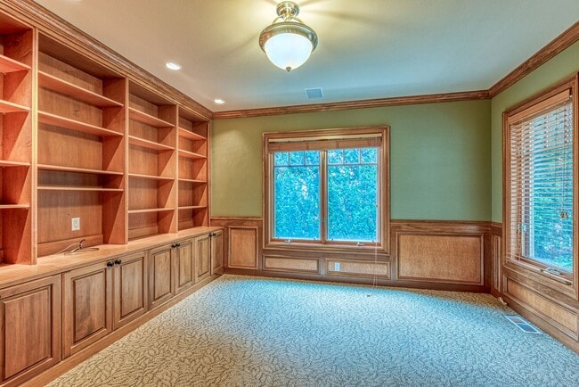 Building Photo - Mercer Island Waterfront Home