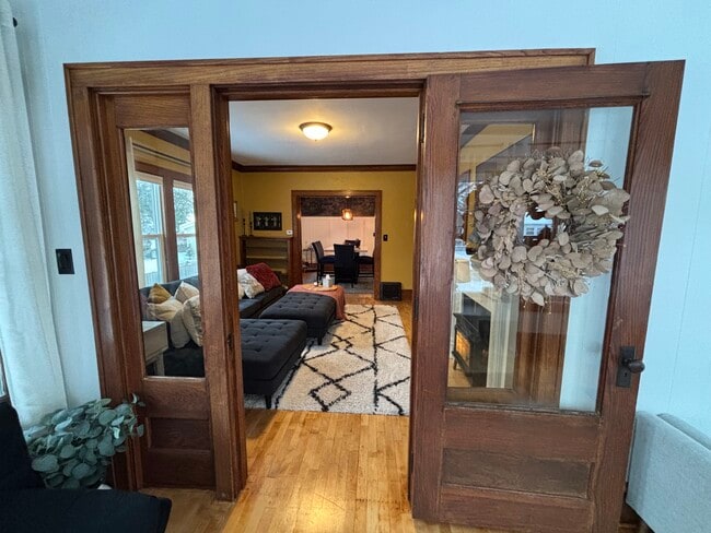 Building Photo - 717 S Fairview St