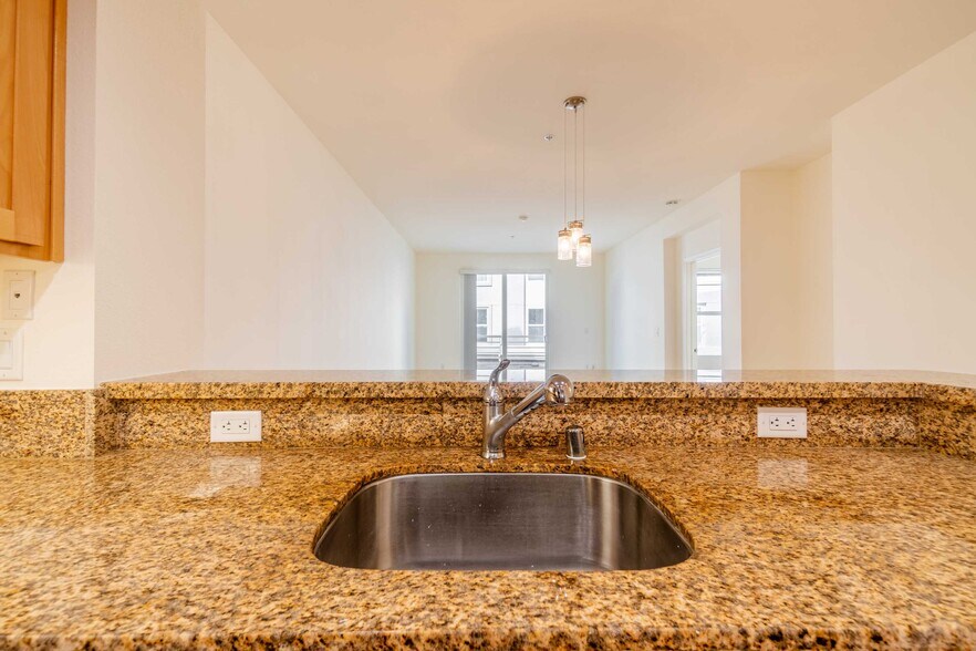 Building Photo - 301 Crescent Ct