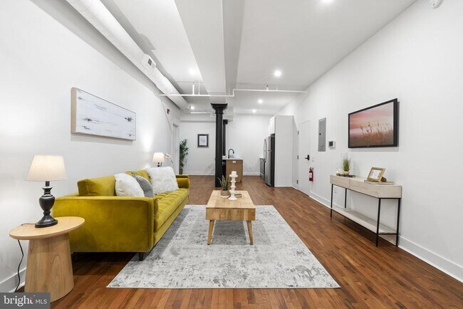 Building Photo - 240 Hermitage St